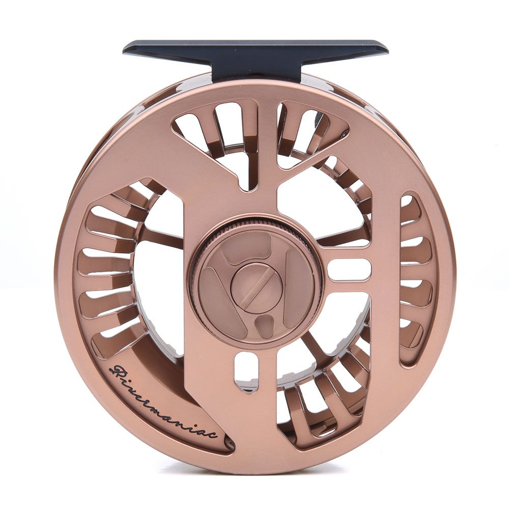 zu sehen ist ein rosa-bronze Fliegenrolle von vorne