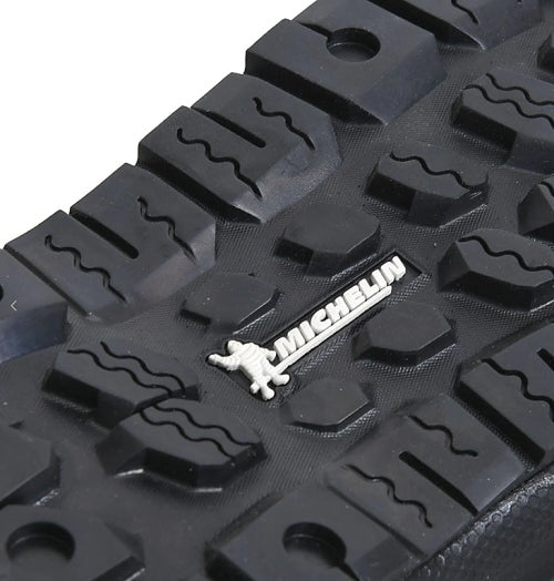 zu sehen ist die Sohle des Watschuhs mit dem Michelinmännchen und dem Schriftzug Michelin