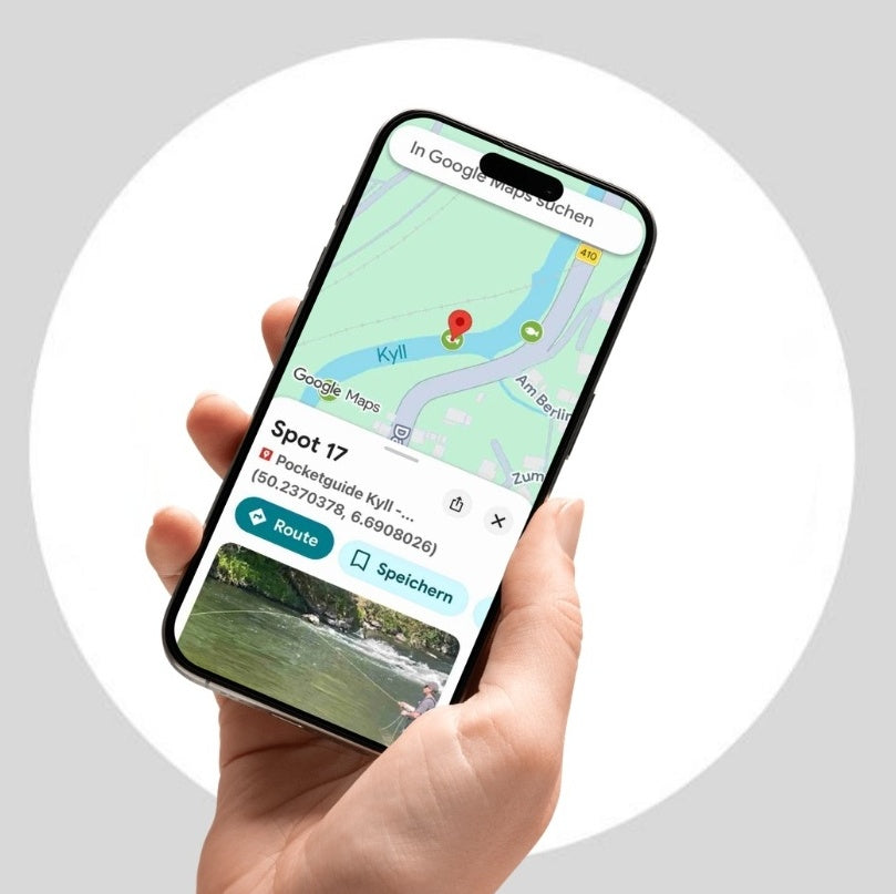 zu sehen ist eine Landkarte und eine Hand mit Kompass