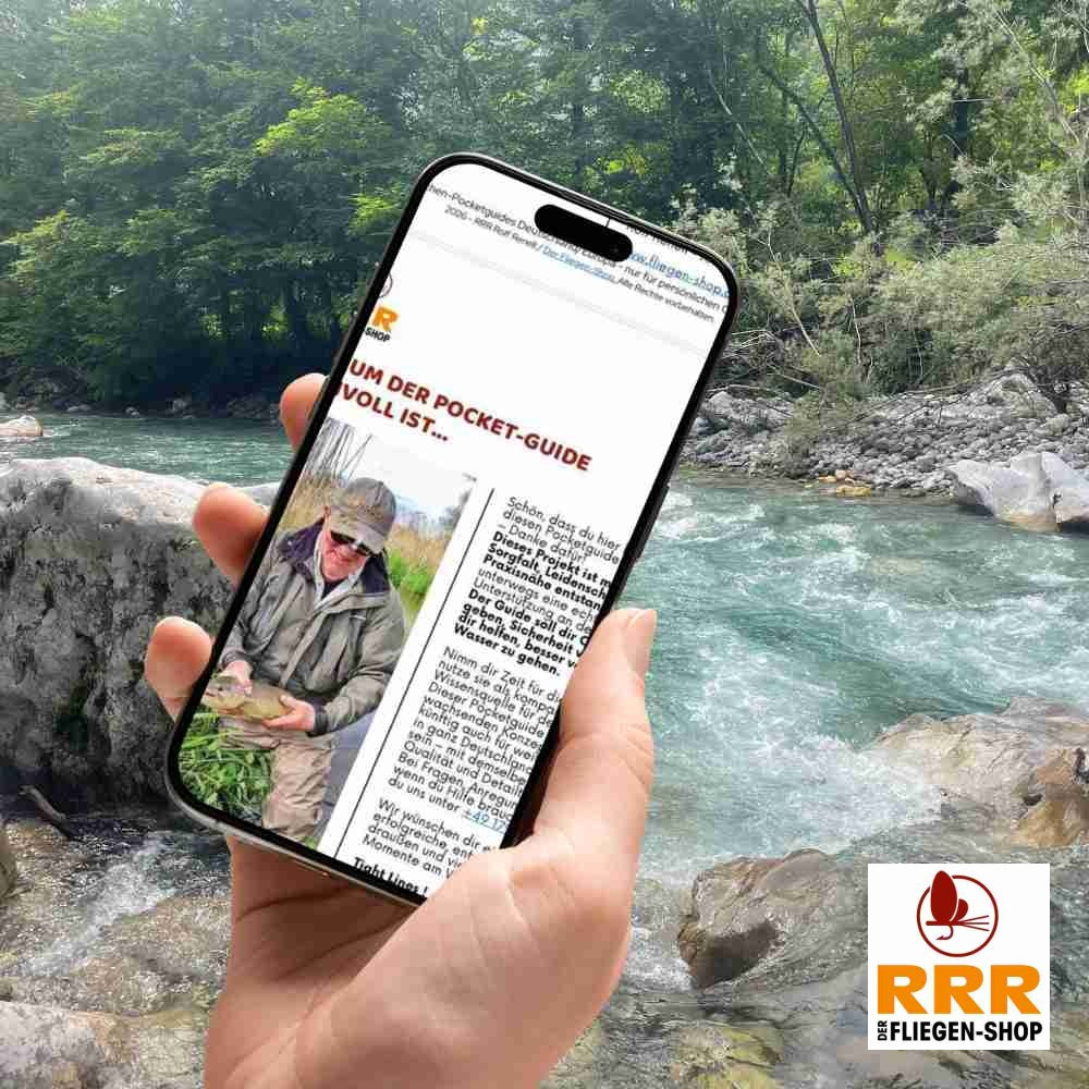 Gezeigt wird ein Mockup einer Darstellung des Pocketguides bestehend aus Hand und Smartphone vor einem fließendem Bach.