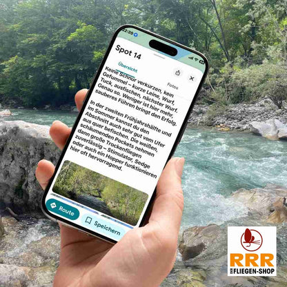 Gezeigt wird ein Mockup einer Darstellung des Pocketguides bestehend aus Hand und Smartphone vor einem fließendem Bach.
