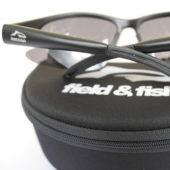 zu sehen ist eine Polbrille auf dem Etui von hinten